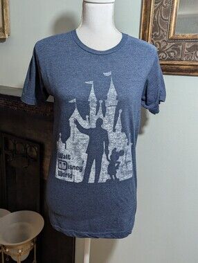 Walt Disney World Magic Kingdom Castle Partner Statue T-Shirt Size Small Blue